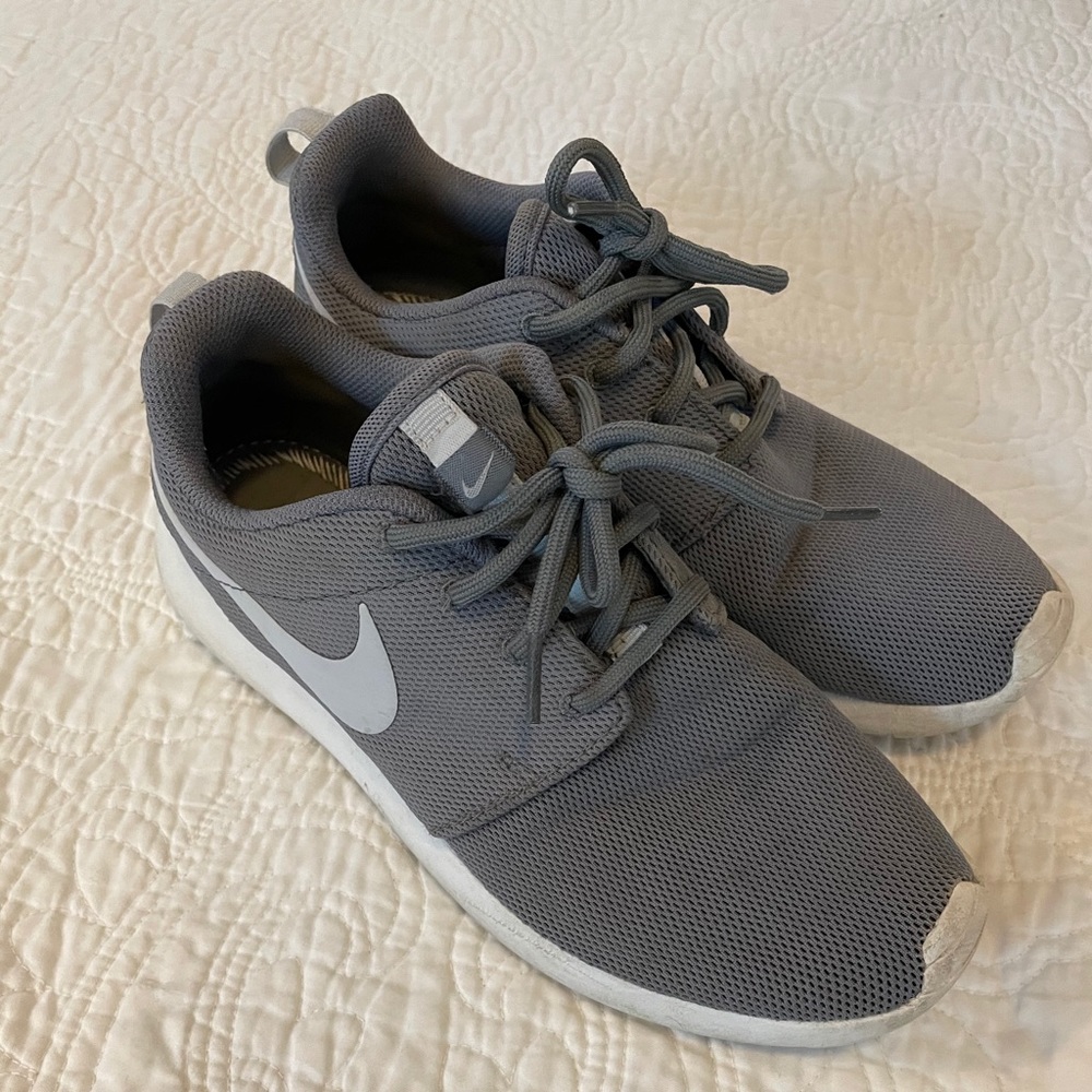 Nike Roshe Grey Sneakers
